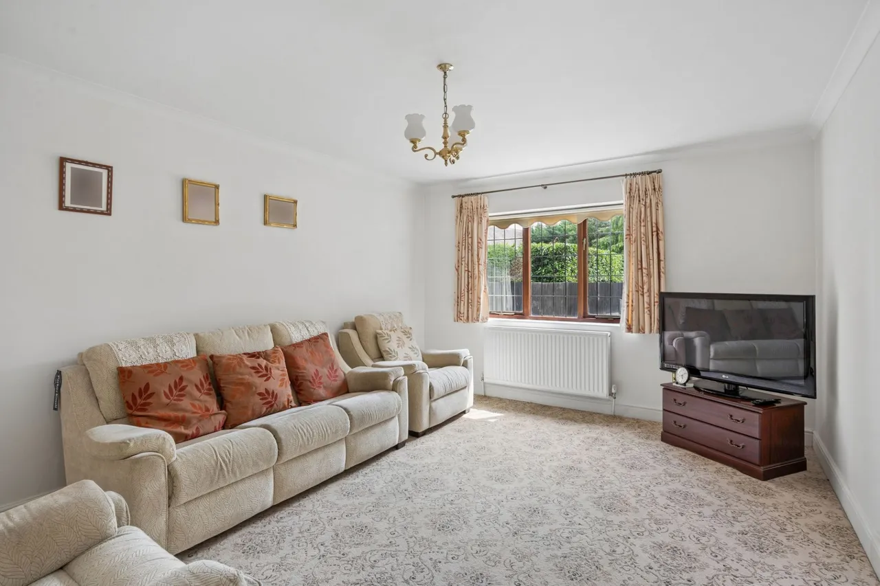 Warwick Road, Seymour Place, HP9, photo 2