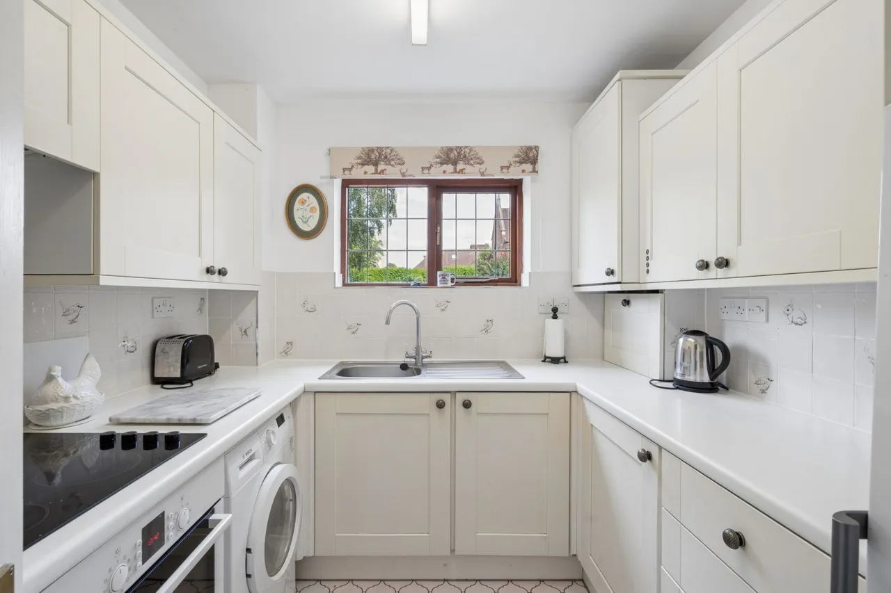 Warwick Road, Seymour Place, HP9, photo 4