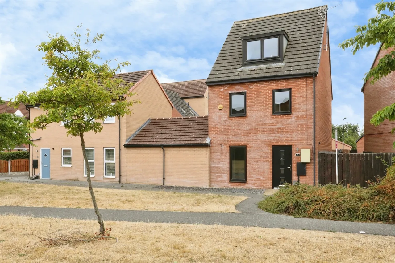 4 bed house for sale — Haydock Chase, Dinnington, Sheffield