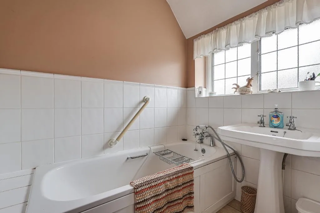 Farleigh Road, Warlingham, photo 17