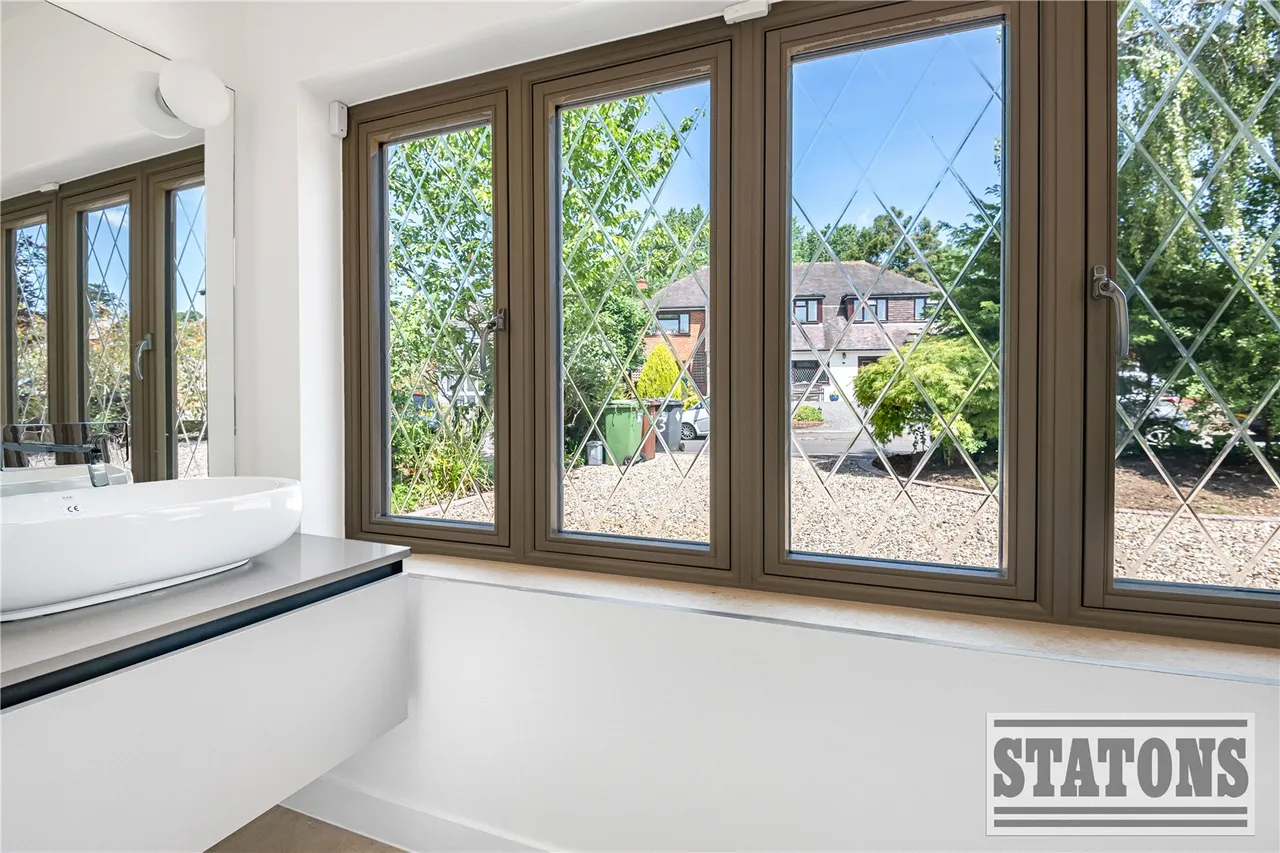 Westwood Close, Potters Bar, Hertfordshire, EN6 1LH, photo 8