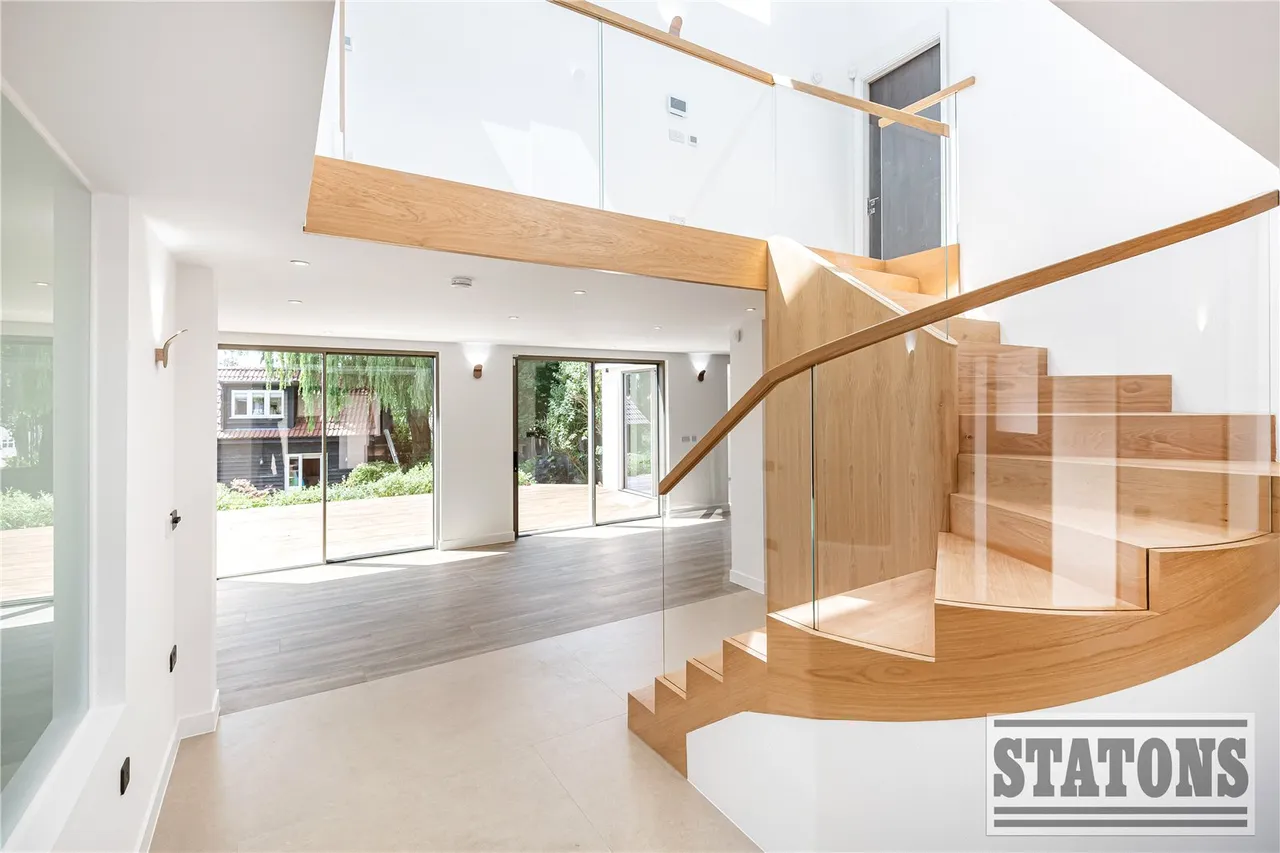 Westwood Close, Potters Bar, Hertfordshire, EN6 1LH, photo 11