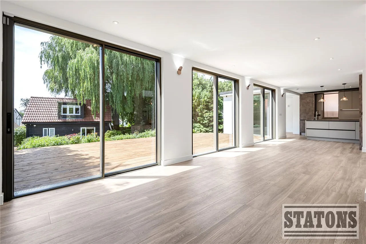 Westwood Close, Potters Bar, Hertfordshire, EN6 1LH, photo 3
