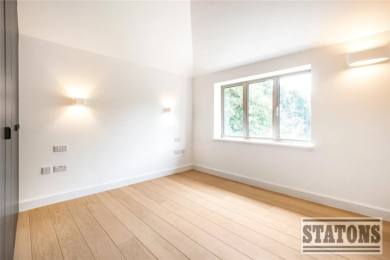 Westwood Close, Potters Bar, Hertfordshire, EN6 1LH, photo 13