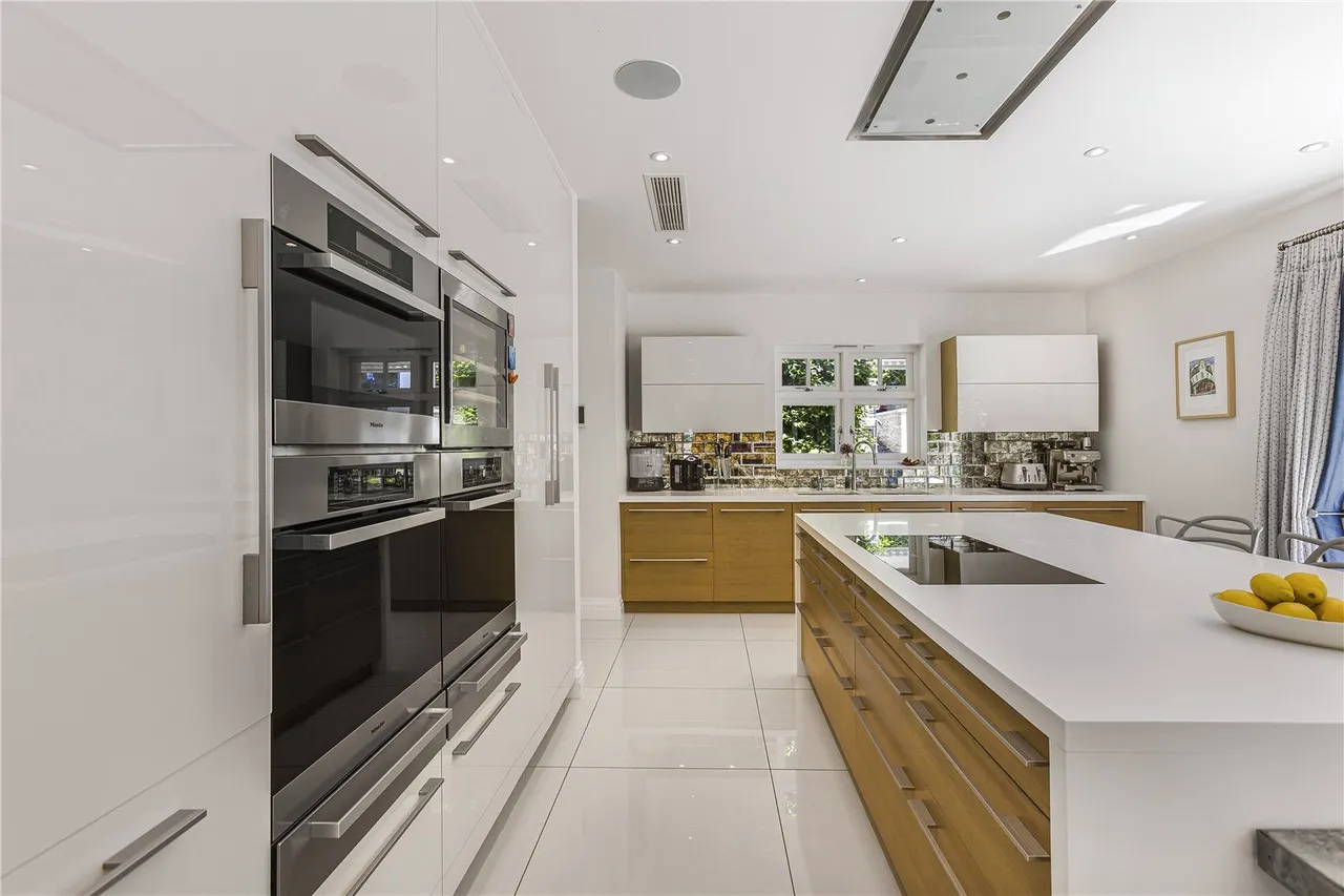 Vineyards Road, Northaw, Potters Bar, Hertfordshire, EN6 4PF, photo 5