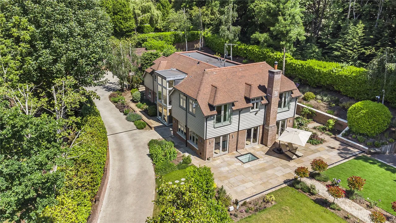 Vineyards Road, Northaw, Potters Bar, Hertfordshire, EN6 4PF, photo 2