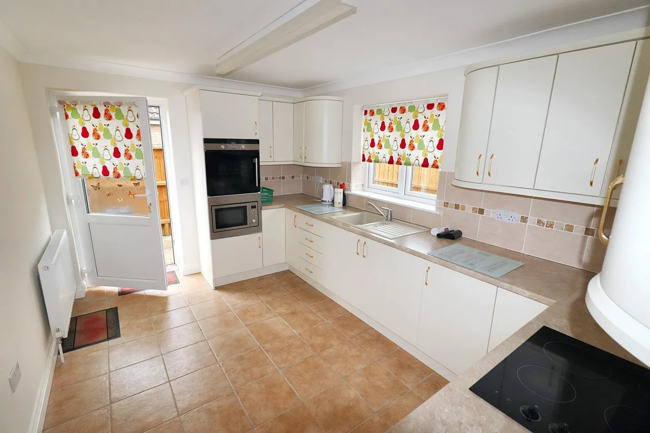 Park Close, Spalding, PE11, photo 2