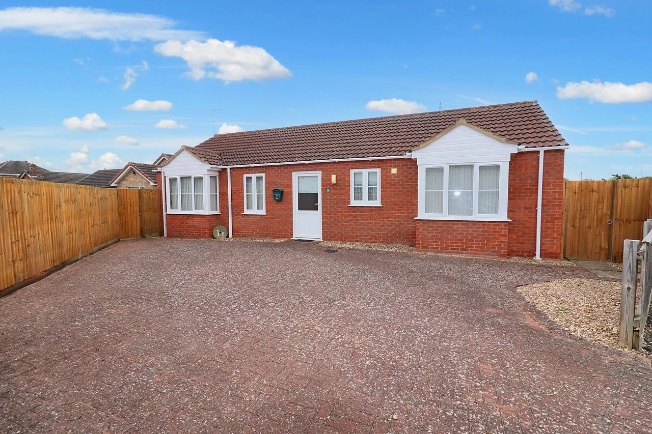 3 bed house for sale — Park Close, Spalding, PE11