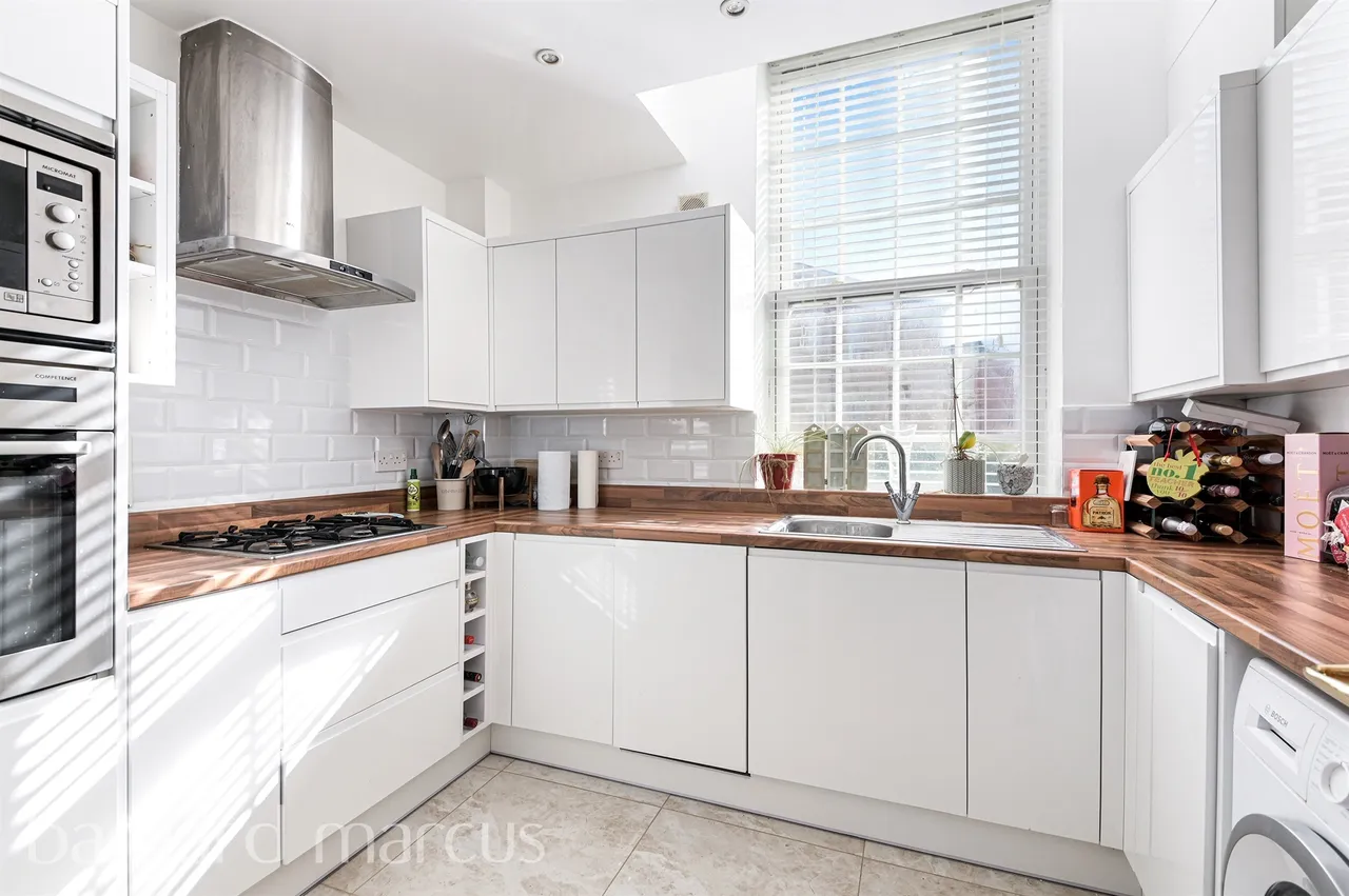 Sandy Mead, EPSOM, photo 2