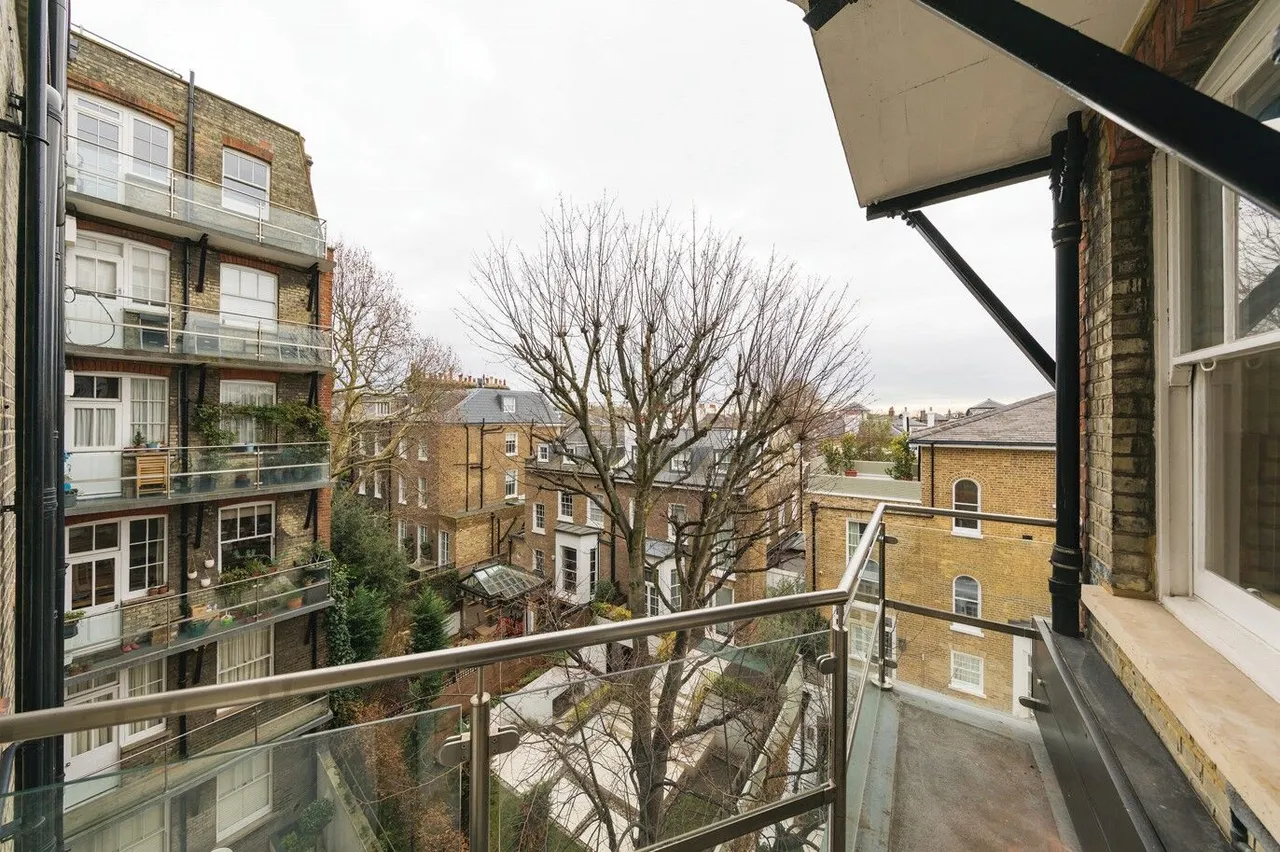 15 Priory Mansions, 90 Drayton Gardens, London, photo 5