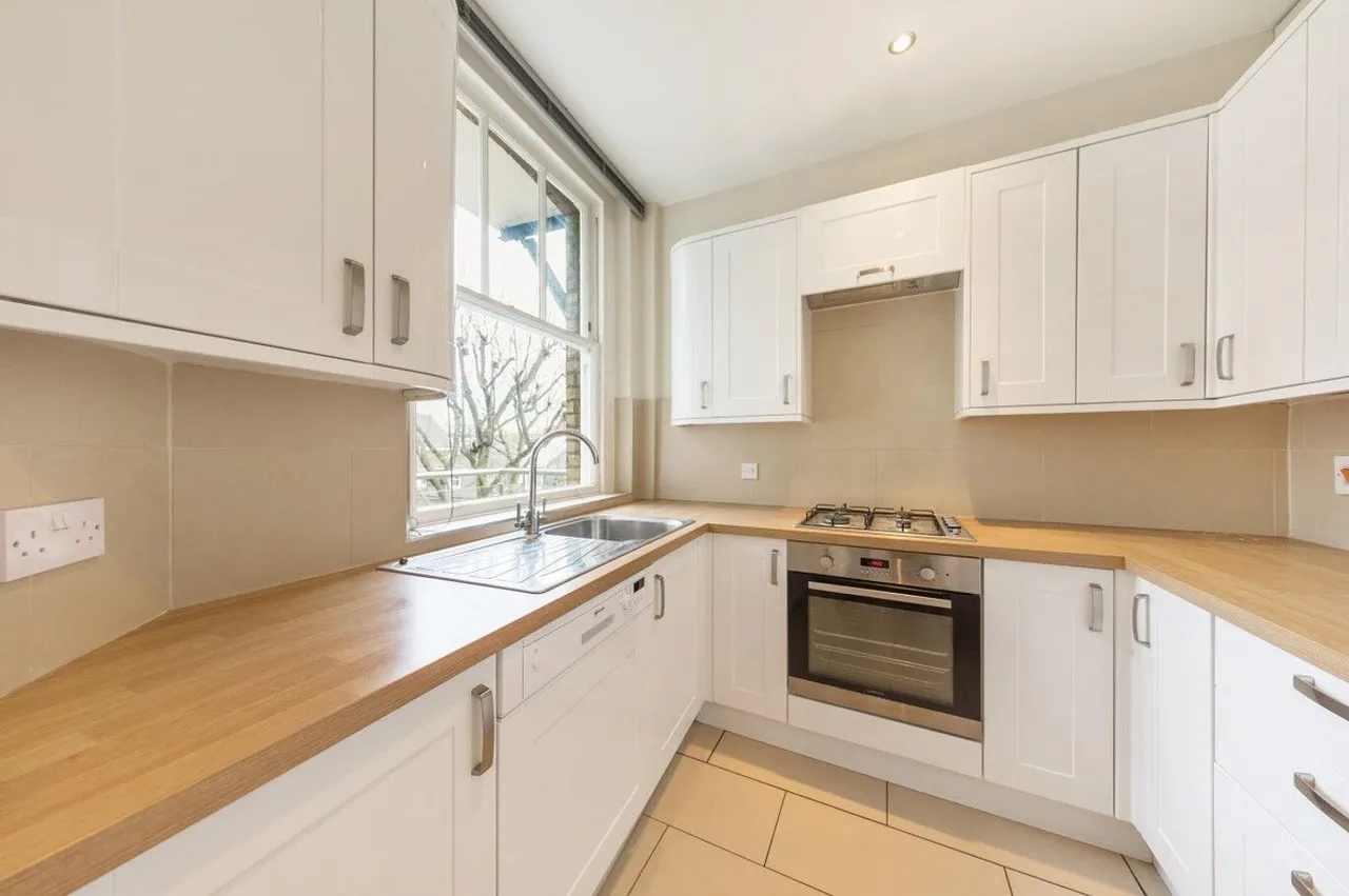 15 Priory Mansions, 90 Drayton Gardens, London, photo 8