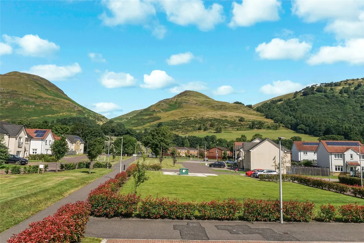 Berryfield Crescent, Alva, Clackmannanshire, FK12, photo 2