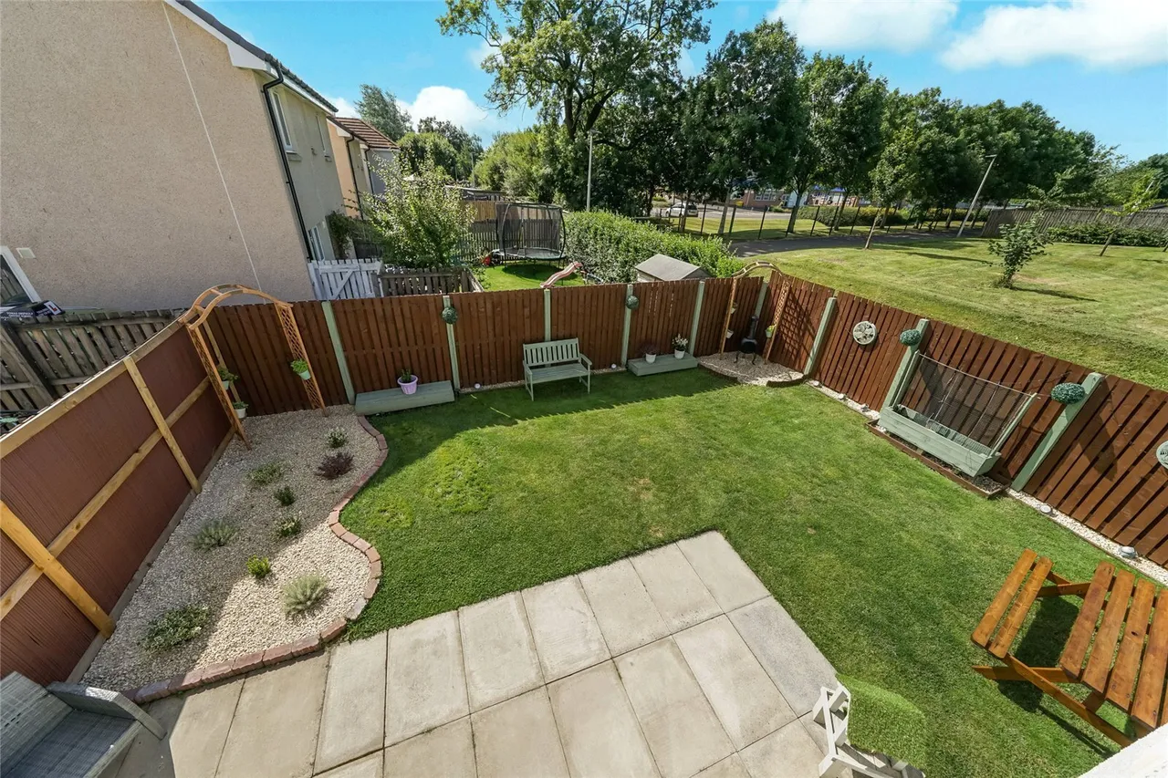 Berryfield Crescent, Alva, Clackmannanshire, FK12, photo 17