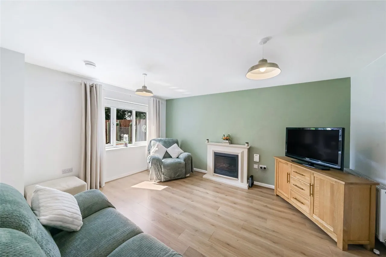 Berryfield Crescent, Alva, Clackmannanshire, FK12, photo 3