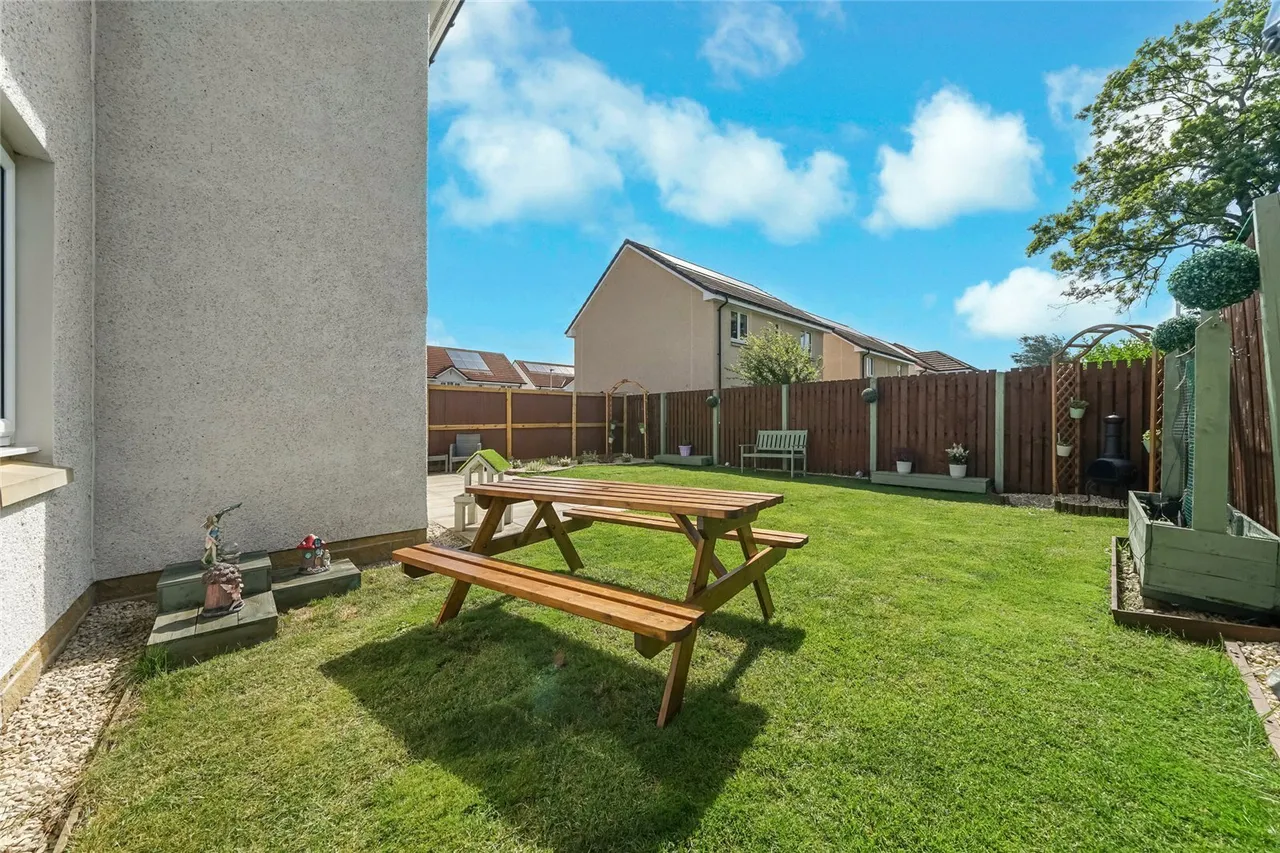 Berryfield Crescent, Alva, Clackmannanshire, FK12, photo 19