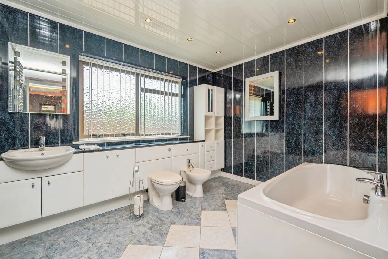 The Bungalow, Tamworth, Staffordshire, B79, photo 6