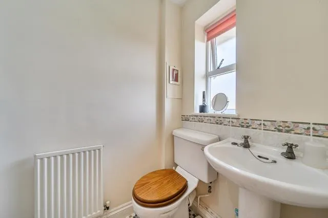 Magdalen Place, Carterton, OX18, photo 19
