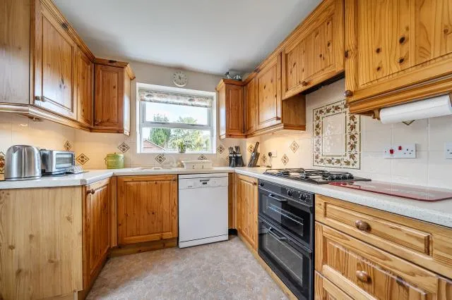Magdalen Place, Carterton, OX18, photo 10