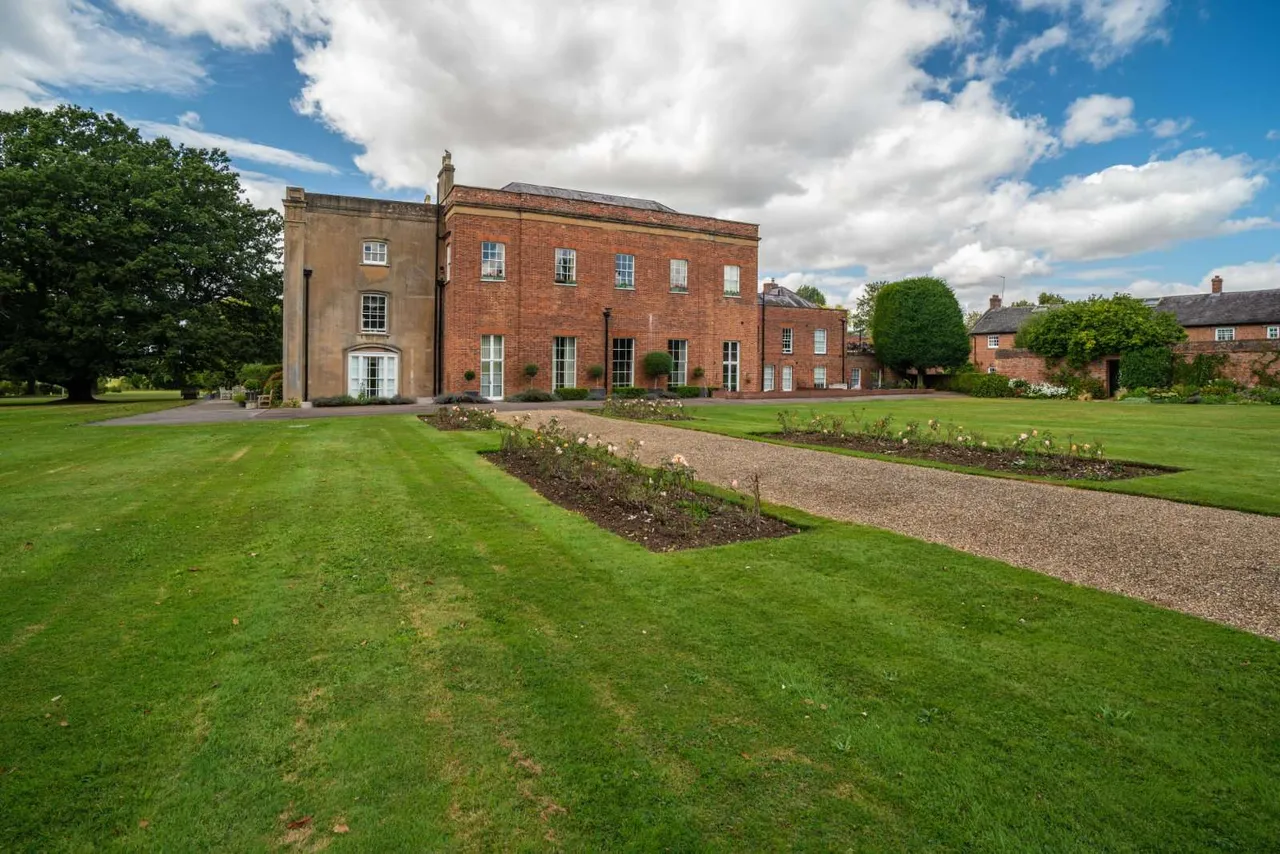 Hatfield Heath Road, Sawbridgeworth, Hertfordshire, CM21 9JA, photo 12