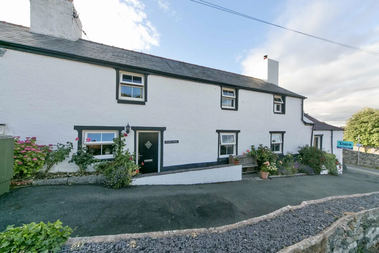 4 bed house for sale, Ffordd Llanelwy, Betws yn Rhos, LL22