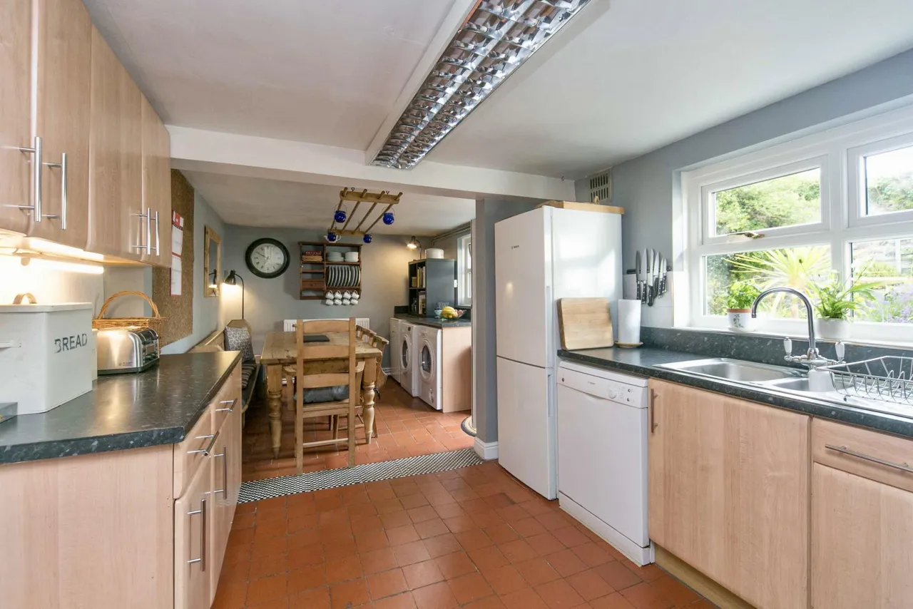 Ffordd Llanelwy, Betws yn Rhos, LL22, photo 11