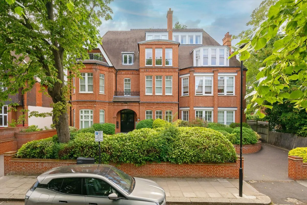 2 bed flat for sale, Netherhall Gardens, London, NW3