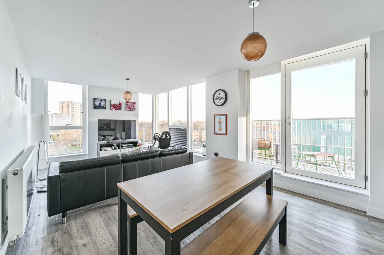 3 bed flat for sale — Flat 605, Noble House, 48 Ottley Drive, London