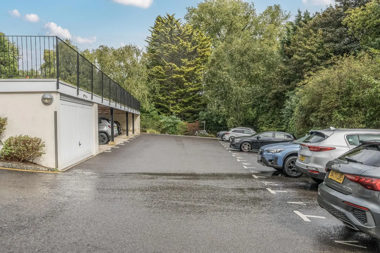 St Monicas Road, Kingswood, KT20, photo 11