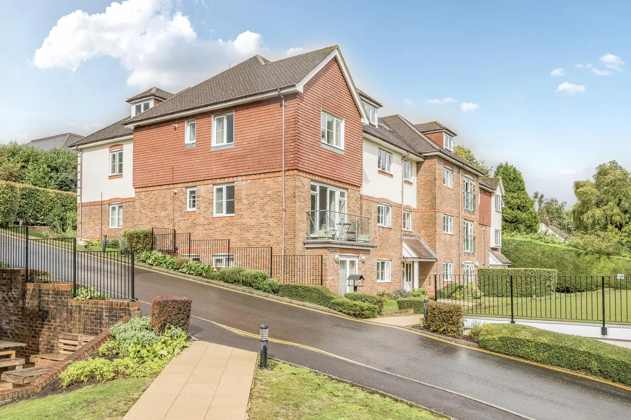 St Monicas Road, Kingswood, KT20, photo 12