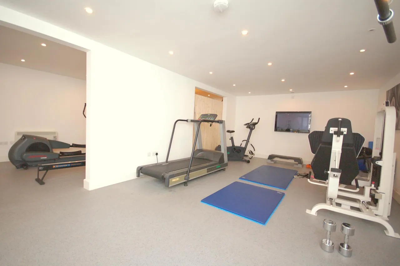 St Monicas Road, Kingswood, KT20, photo 9