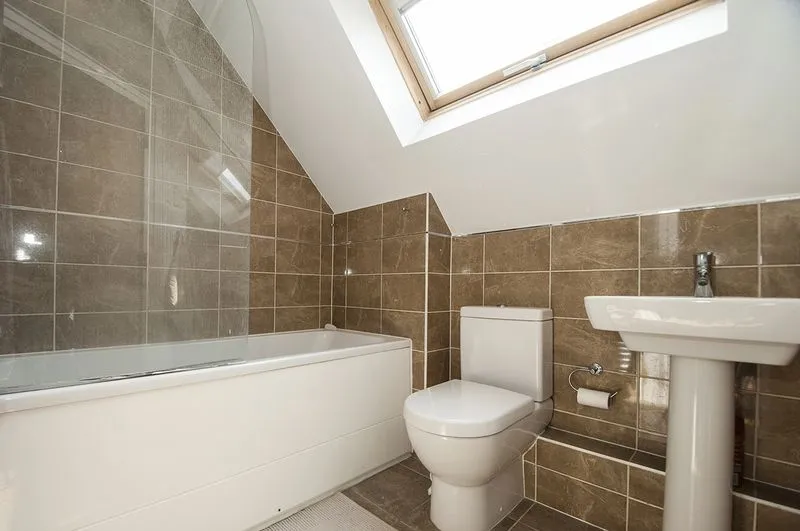 Thames Walk, Walton-On-Thames, KT12, photo 7