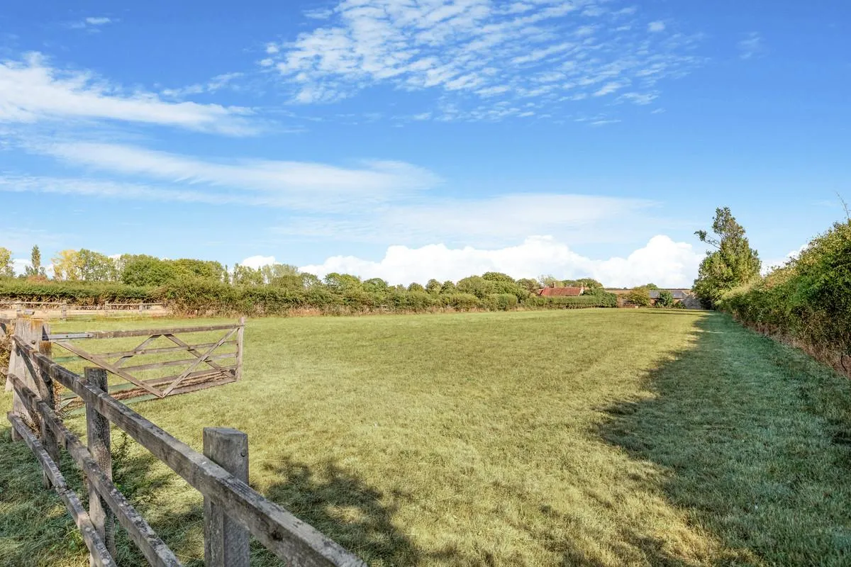 Avenue Road, Rushden, NN10, photo 47