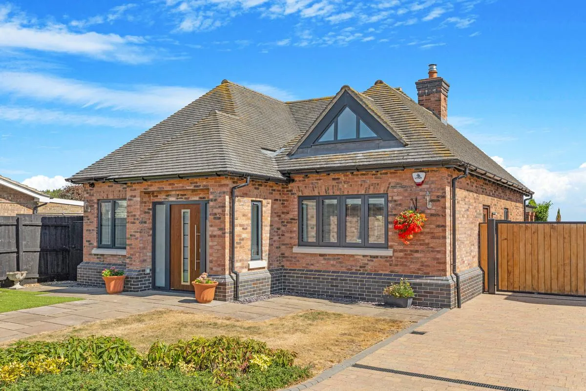Avenue Road, Rushden, NN10, photo 33