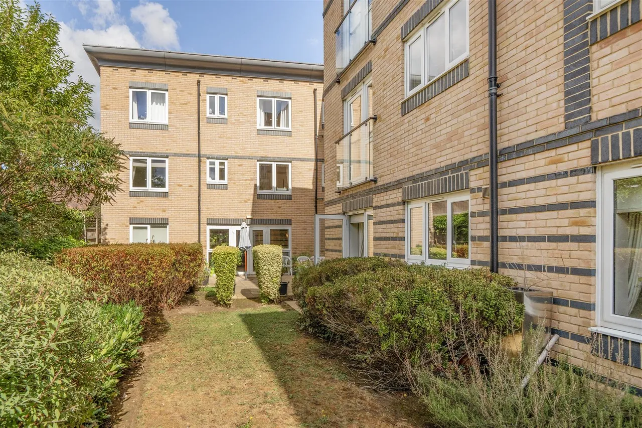 Hall Lane, Chingford, E4, photo 11