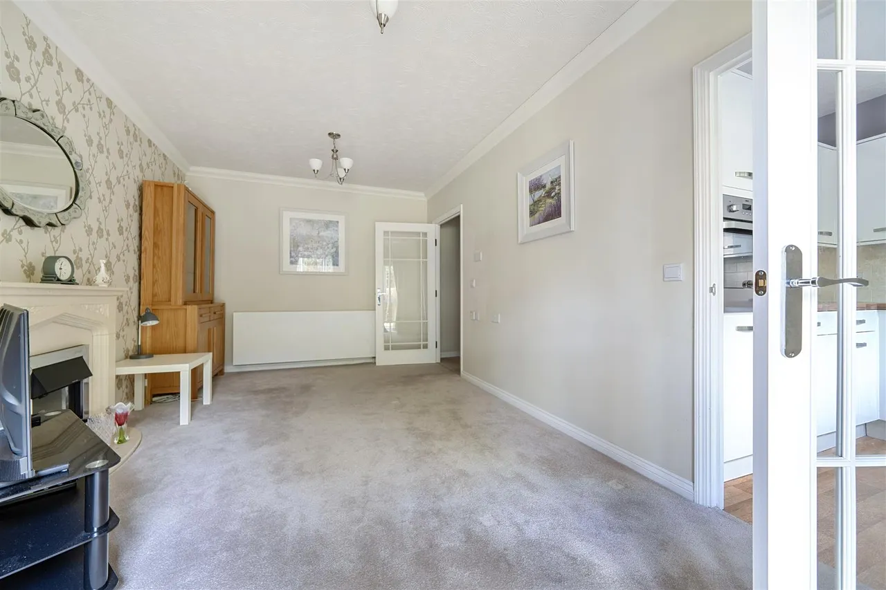 Hall Lane, Chingford, E4, photo 4