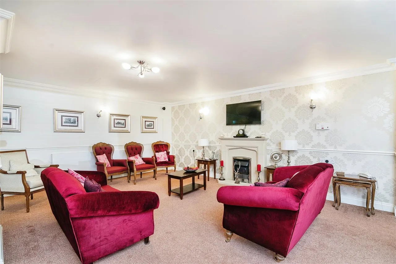 Hall Lane, Chingford, E4, photo 13