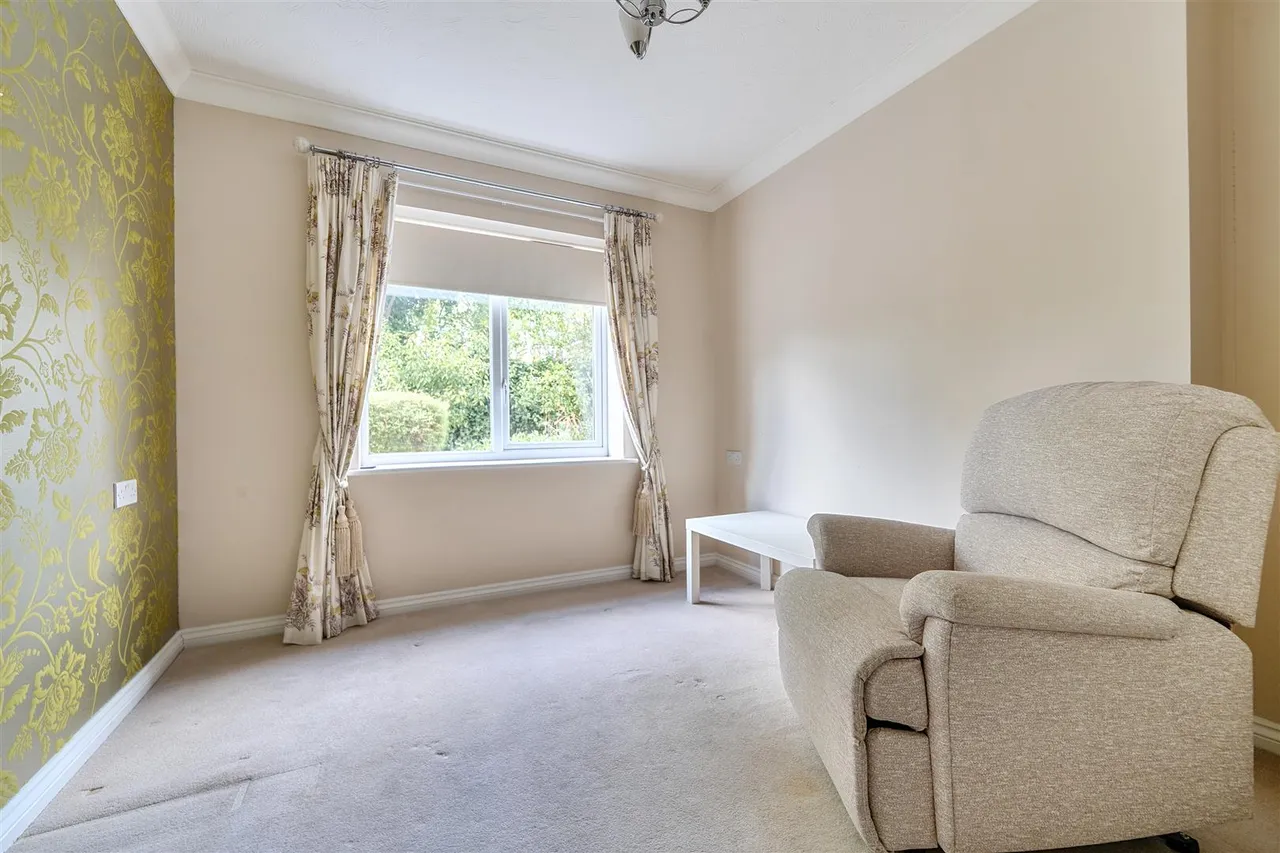 Hall Lane, Chingford, E4, photo 10