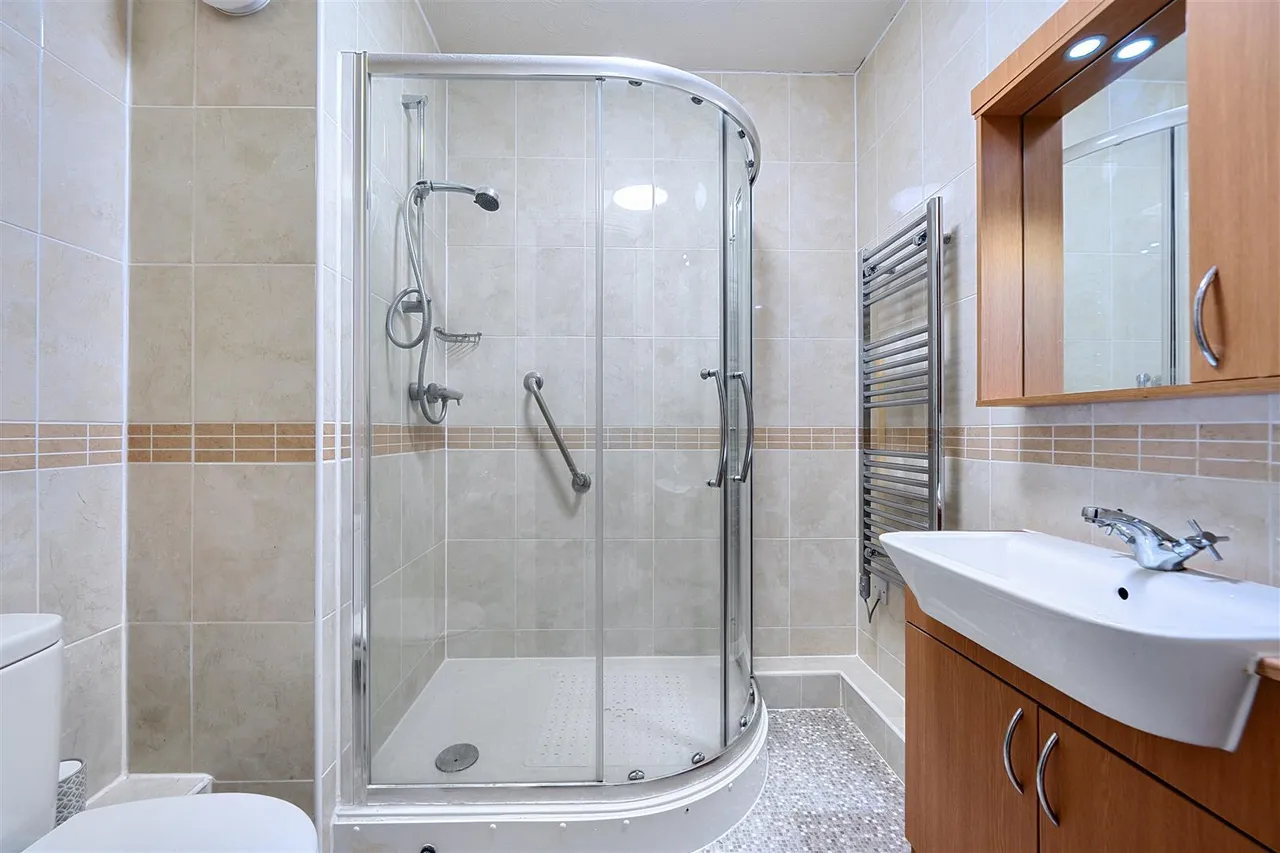 Hall Lane, Chingford, E4, photo 8