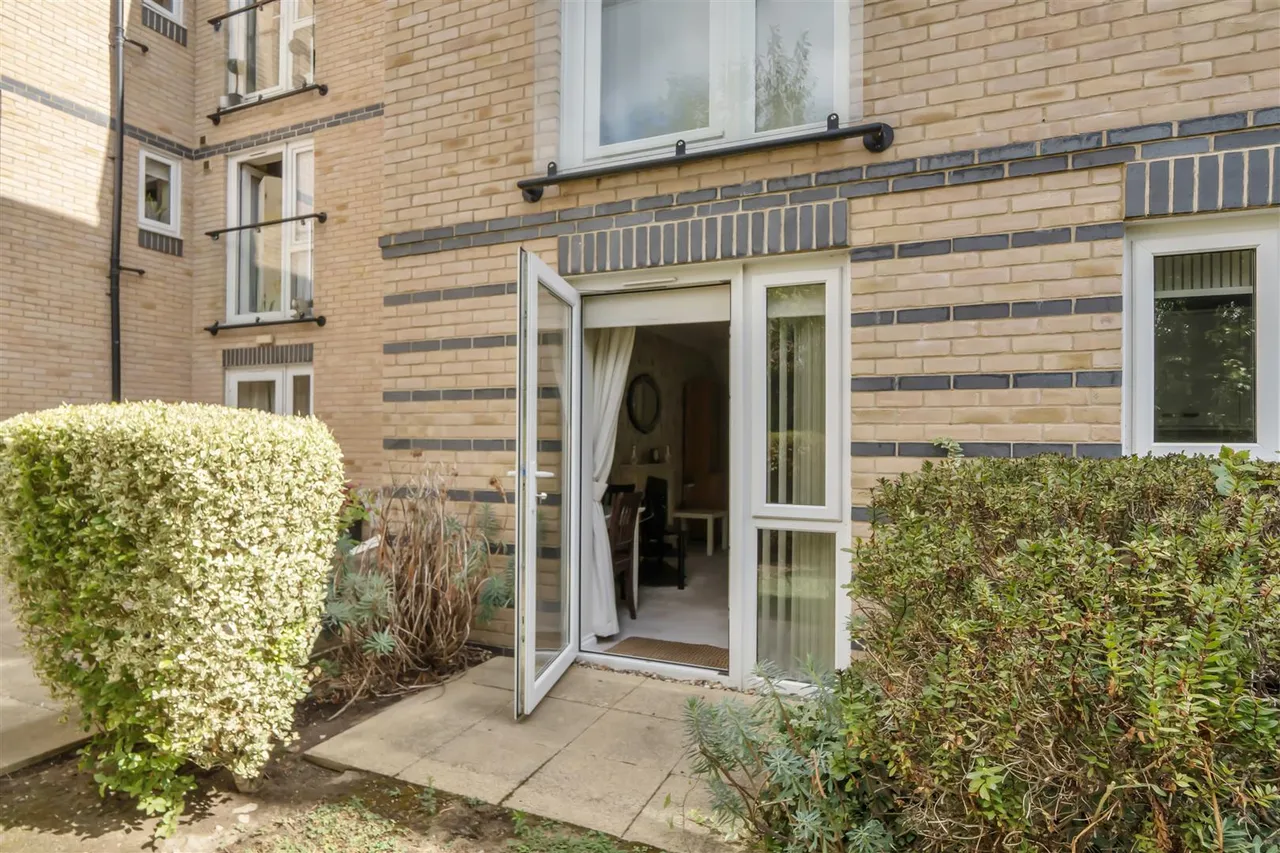 Hall Lane, Chingford, E4, photo 5