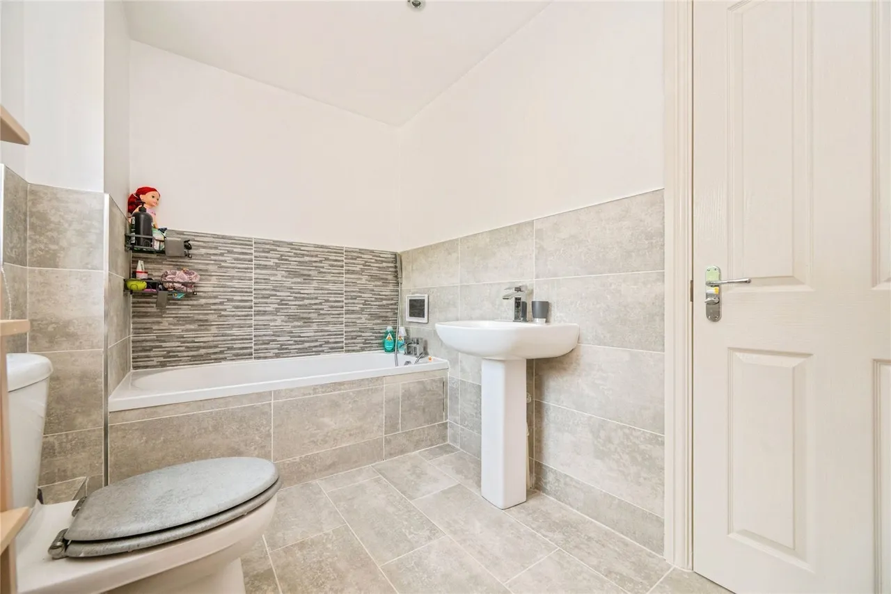 Lowes Drive, Tamworth, Staffordshire, B77, photo 13