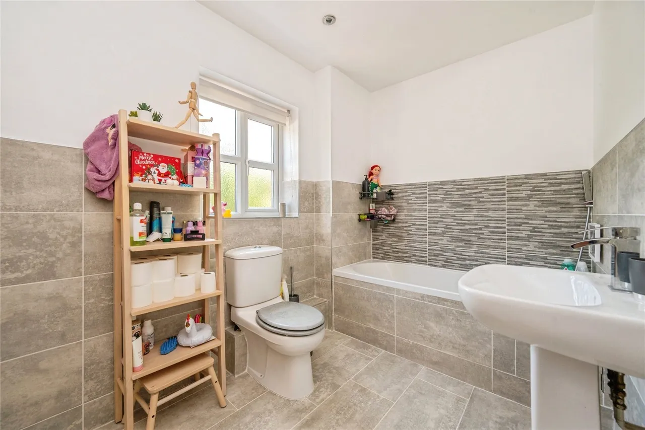 Lowes Drive, Tamworth, Staffordshire, B77, photo 3