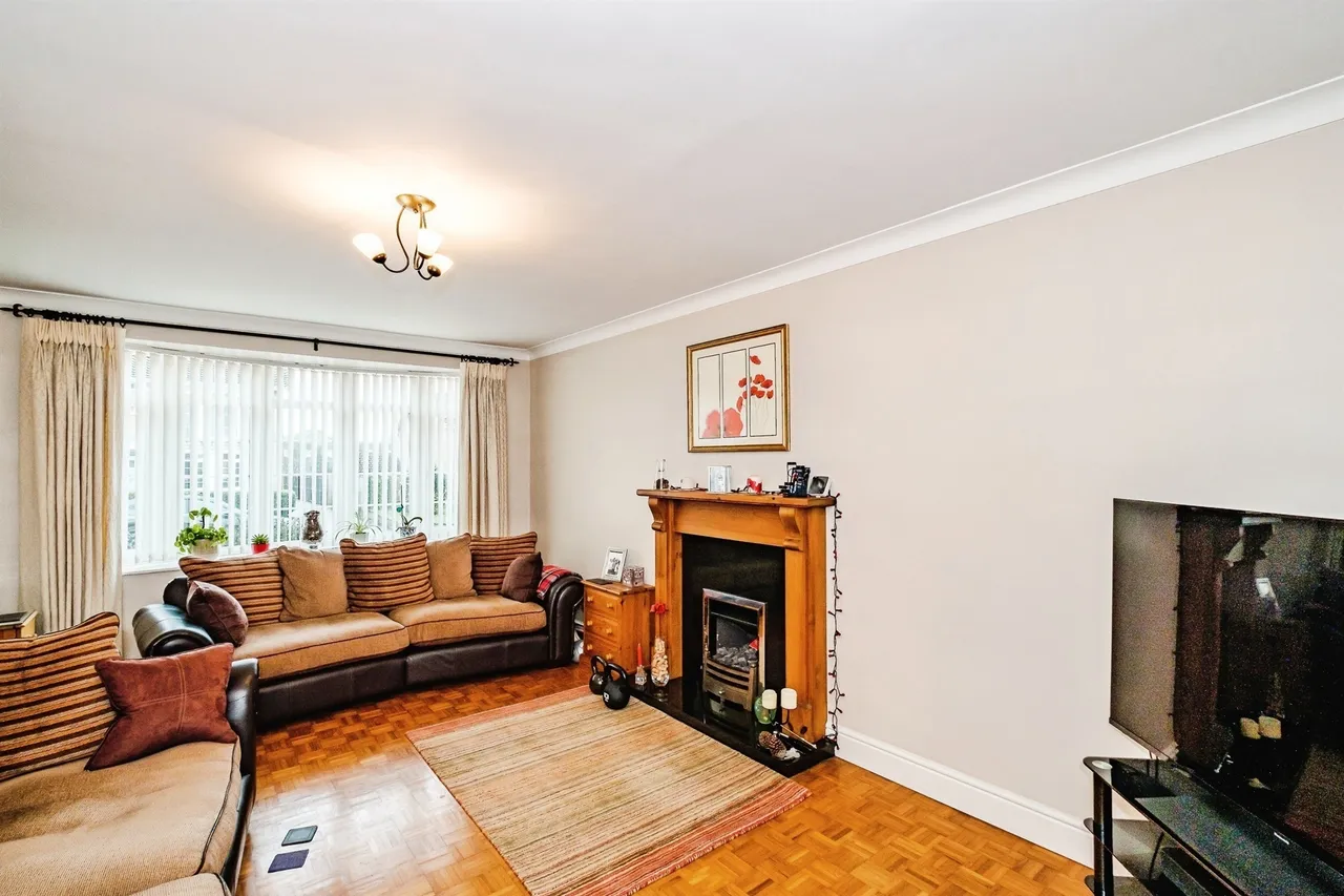 Hurston Close, Worthing, BN14, photo 2