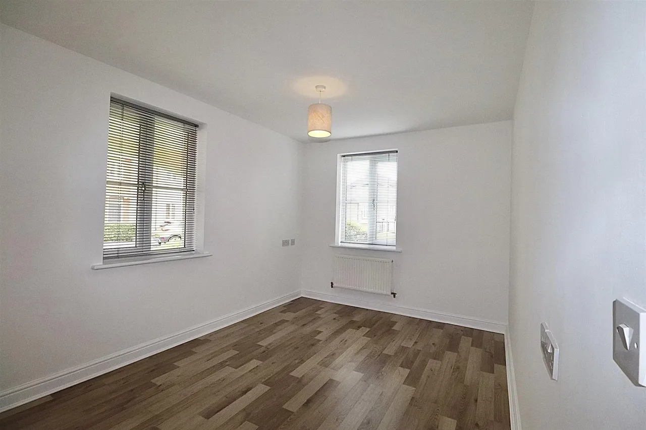 St. Crispin Crescent, Northampton, photo 7