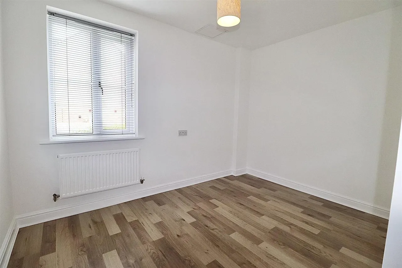 St. Crispin Crescent, Northampton, photo 9