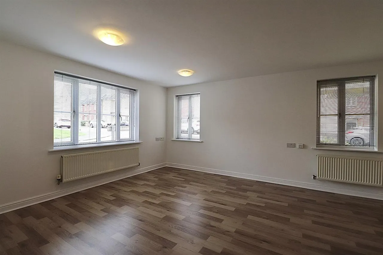 St. Crispin Crescent, Northampton, photo 2
