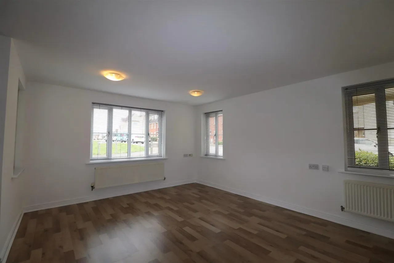 St. Crispin Crescent, Northampton, photo 4