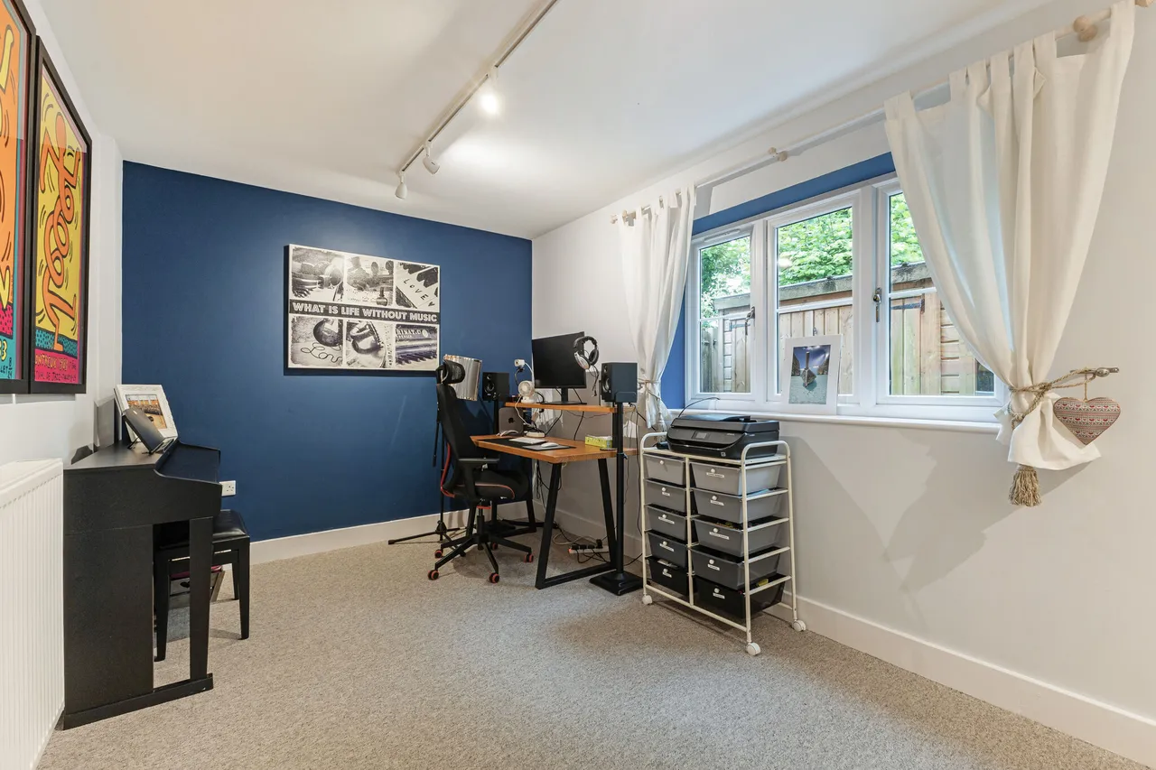 Handyside Place, Four Marks, GU34, photo 12