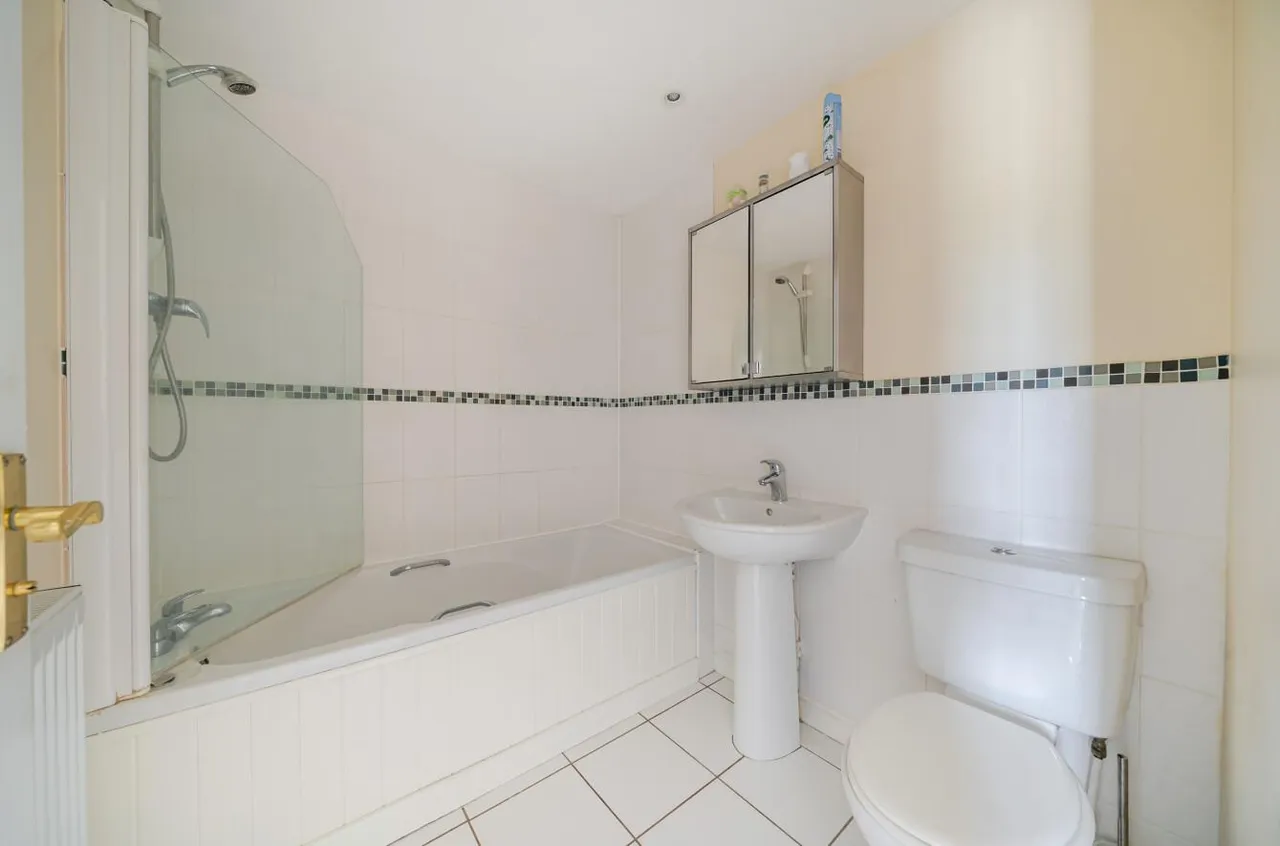 Margery Holroyd Rise, Malmesbury, SN16, photo 10