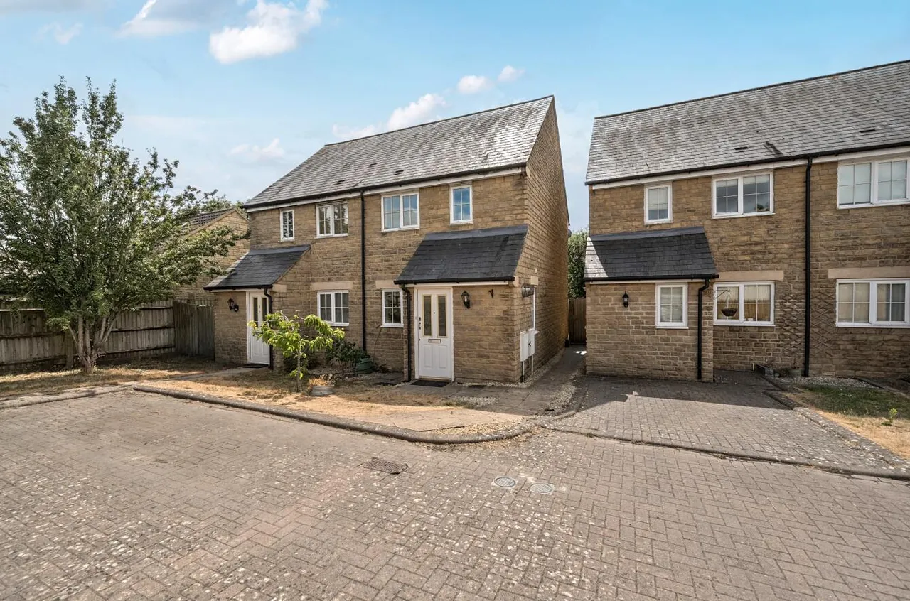Margery Holroyd Rise, Malmesbury, SN16, photo 12