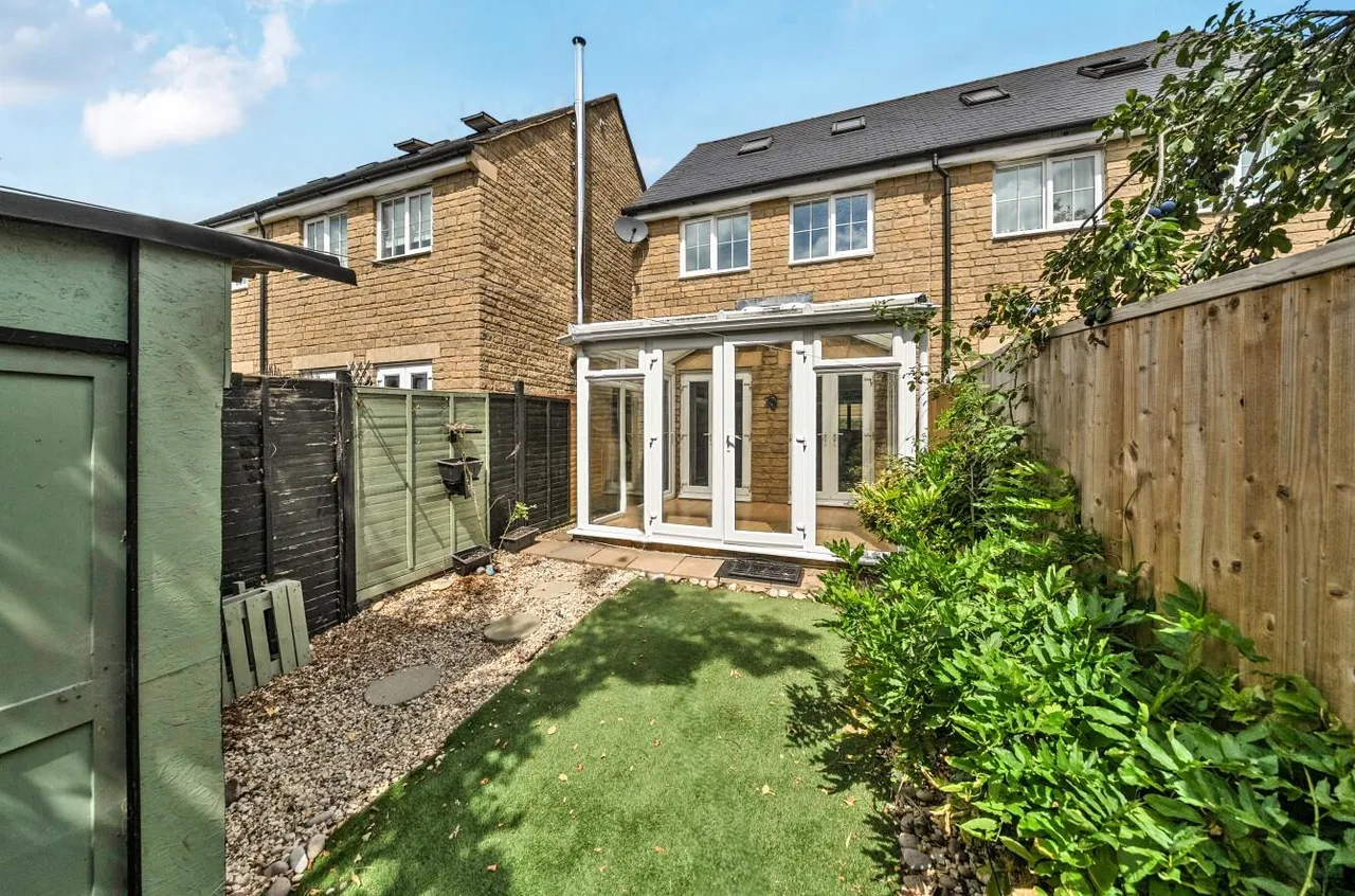 Margery Holroyd Rise, Malmesbury, SN16, photo 13